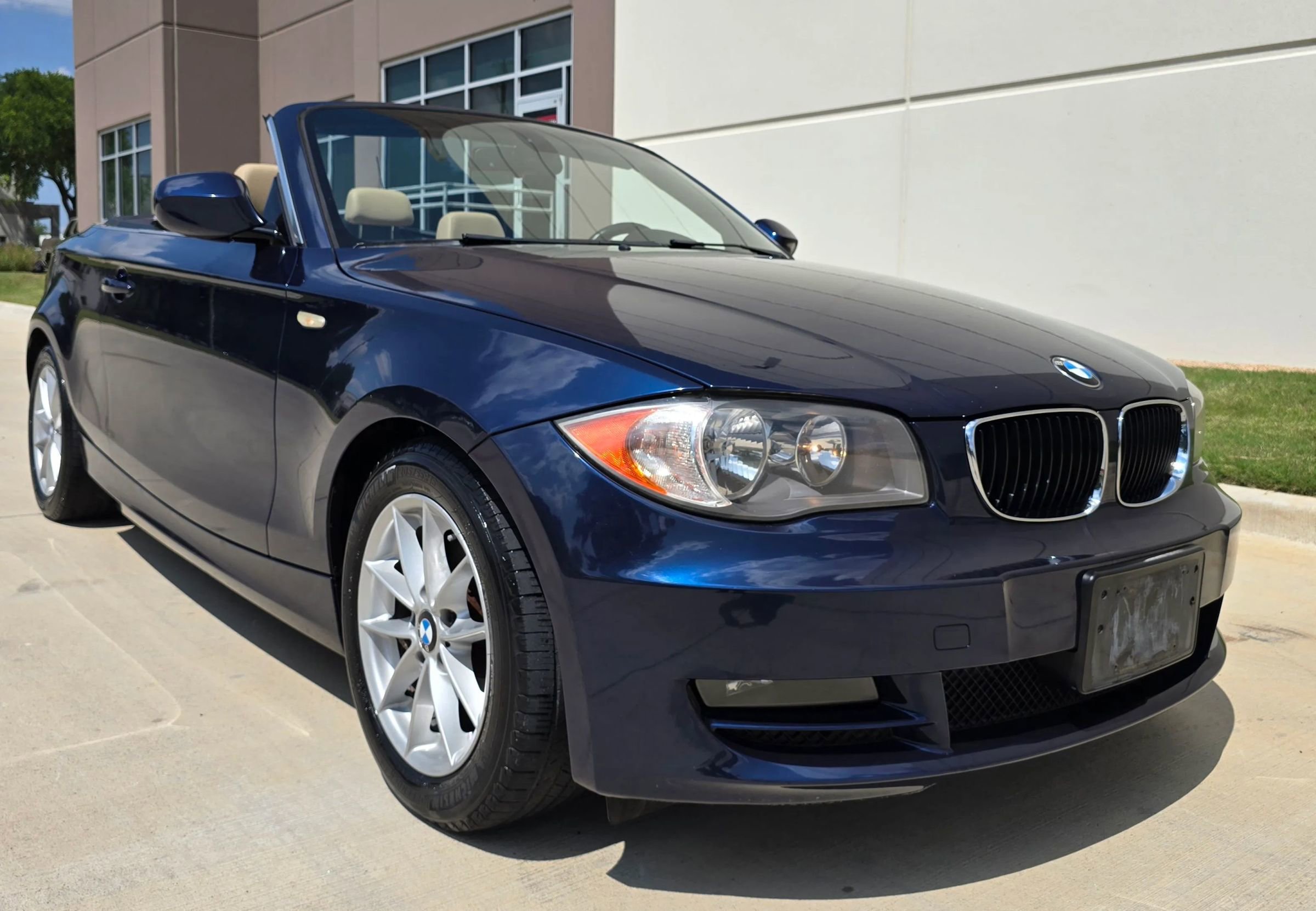 Used 2011 BMW 128i Convertible RWD image 3