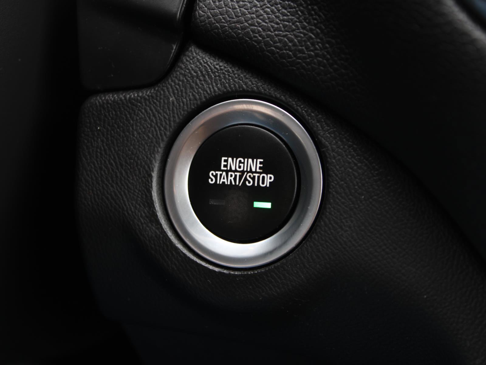 Used 2020 Chevrolet Equinox LT w/ Driver Convenience Package image 13