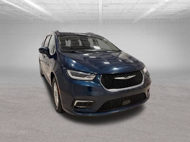 Used 2021 Chrysler Pacifica Touring-L FWD image 3