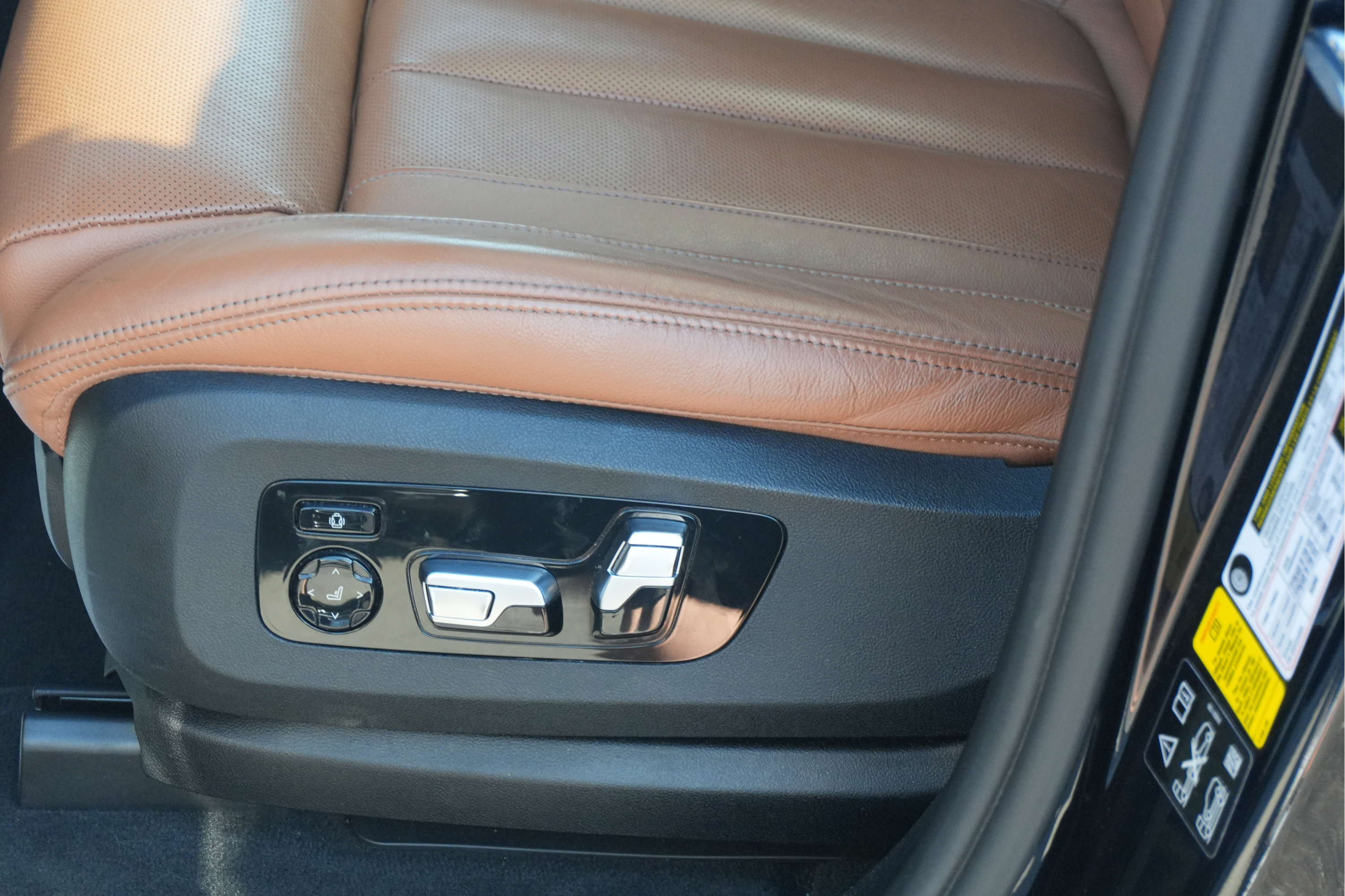 Used 2021 BMW X5 xDrive40i w/ M Sport Package AWD/4WD image 17