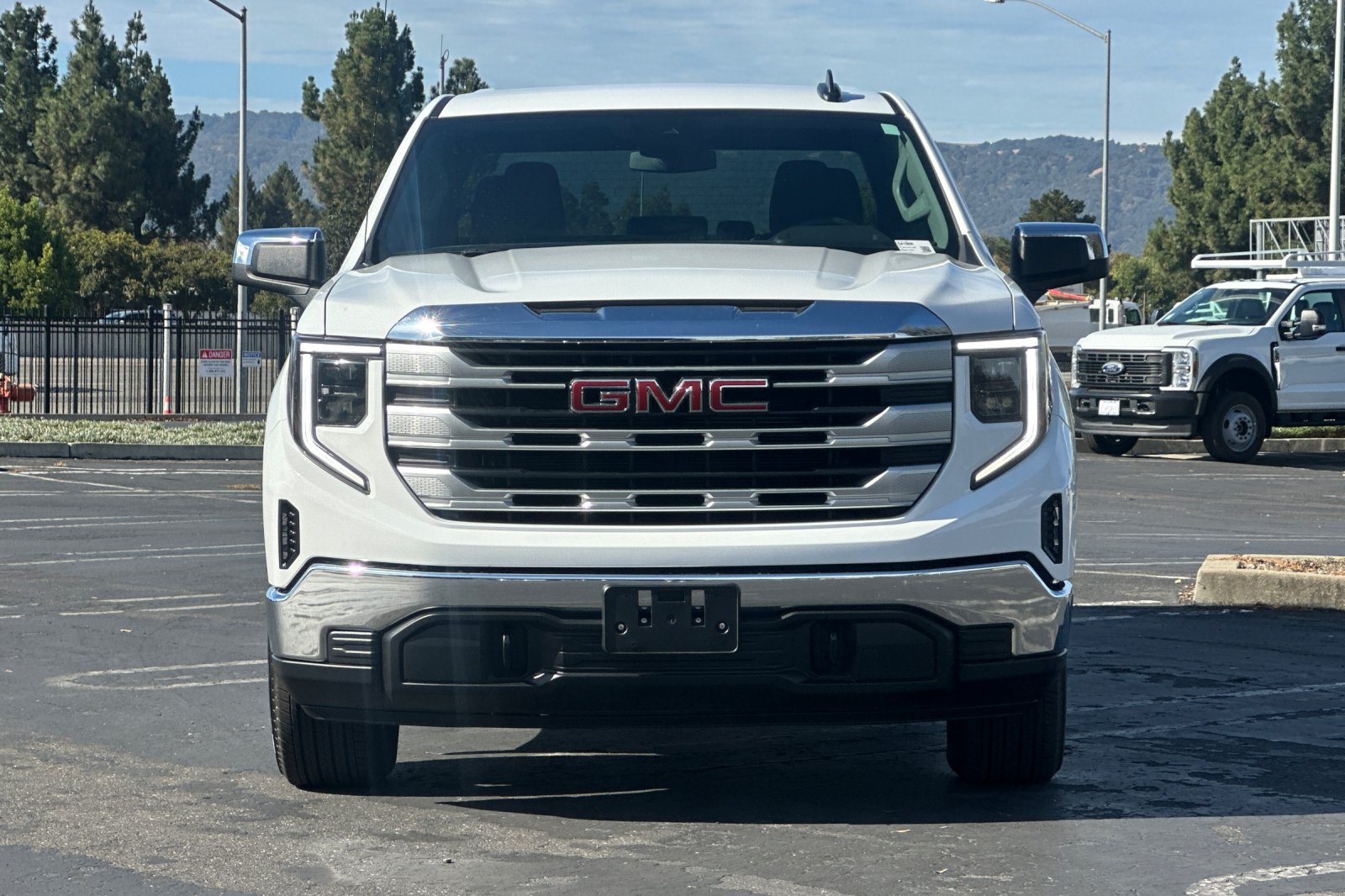 Used 2024 GMC Sierra 1500 SLE AWD/4WD image 9