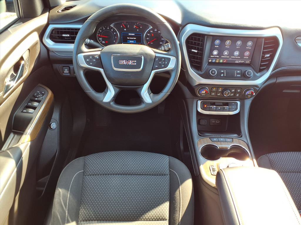 Used 2023 GMC Acadia SLE w/ Driver Convenience Package image 2