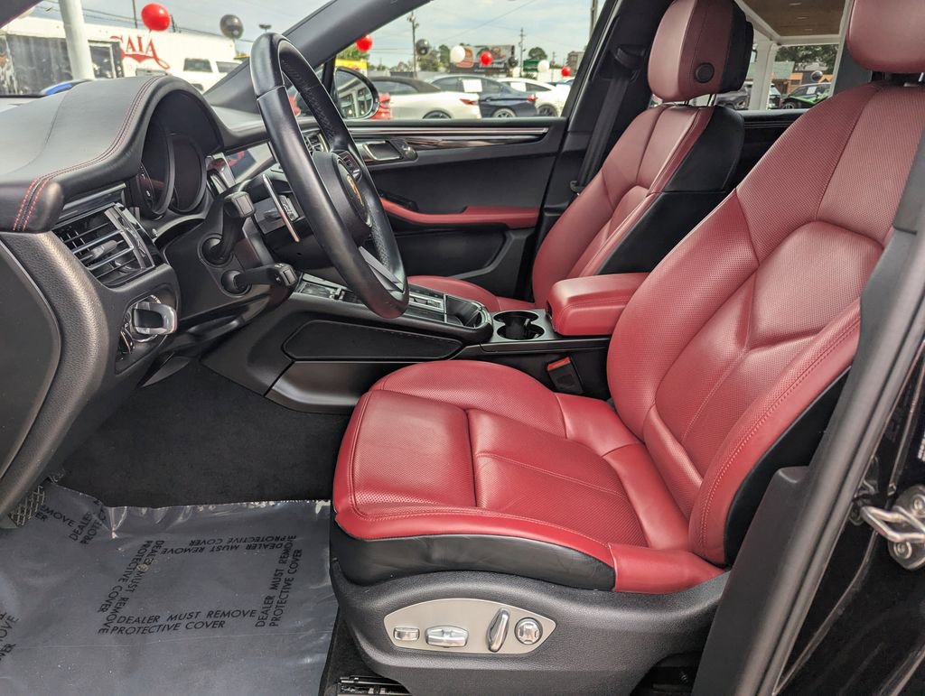 Used 2024 Porsche Macan Turbo image 14