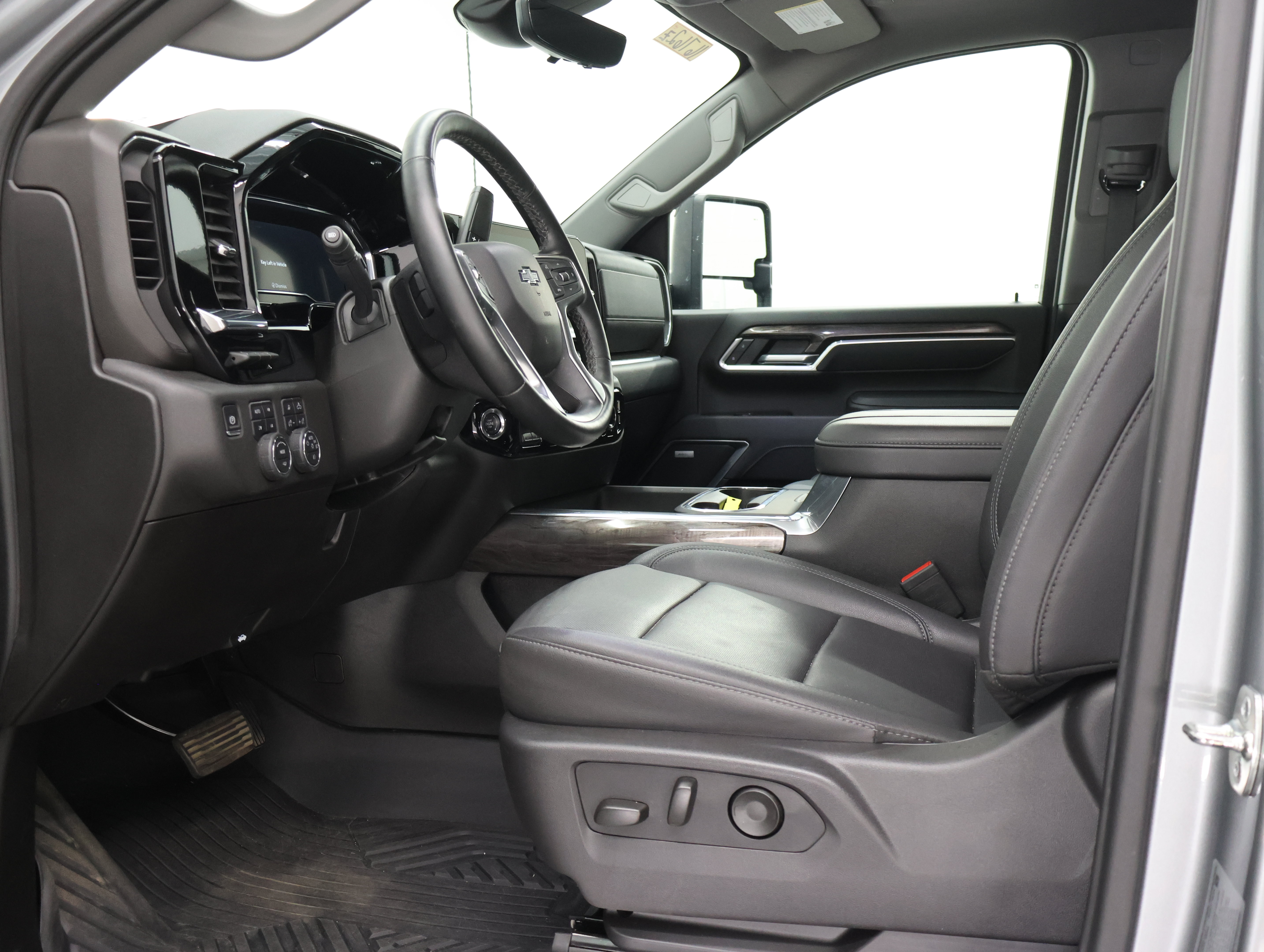 Used 2025 Chevrolet Silverado 2500 LTZ w/ Trail Boss Package AWD/4WD image 8
