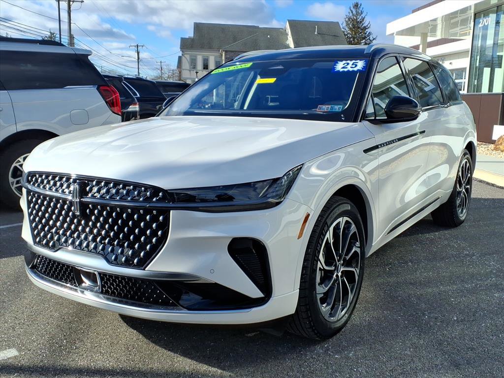 Certified 2025 Lincoln Nautilus Reserve image 8