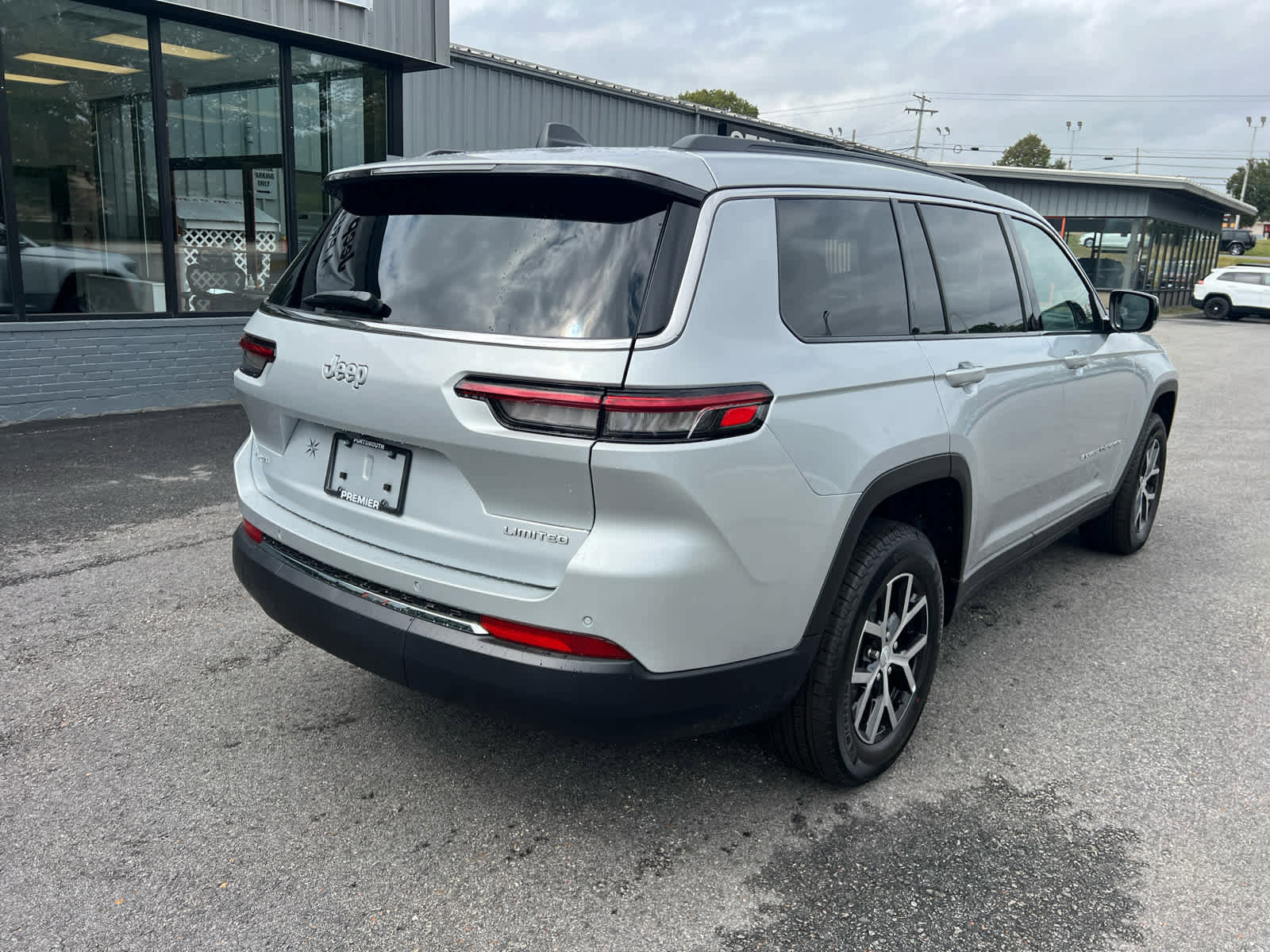 New 2025 Jeep Grand Cherokee L Limited w/ Trailer Tow Package image 7