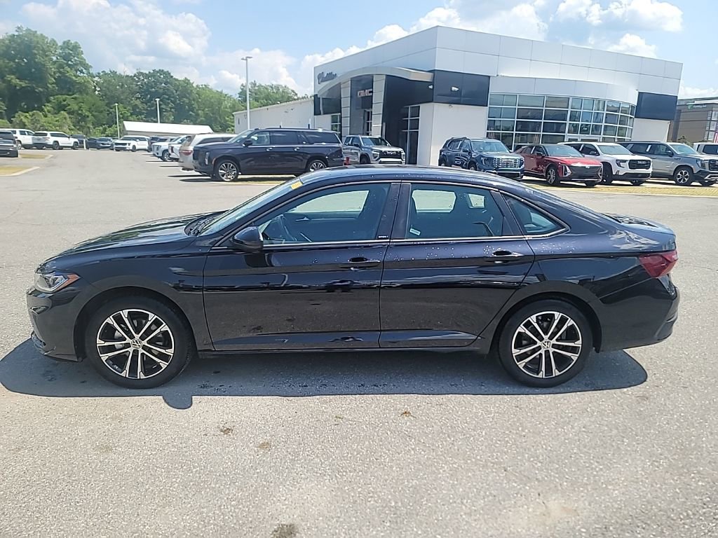 Used 2025 Volkswagen Jetta Sport FWD image 4