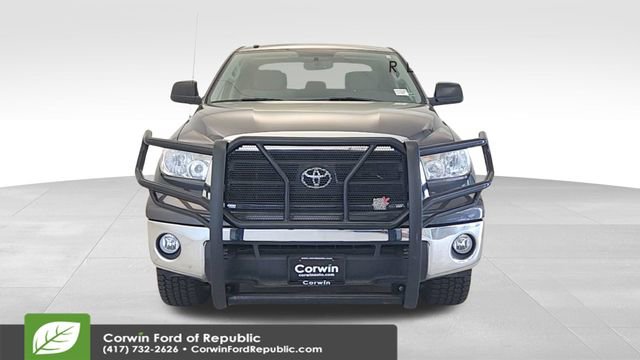 Used 2012 Toyota Tundra 4x4 CrewMax w/ Tow Pkg image 2