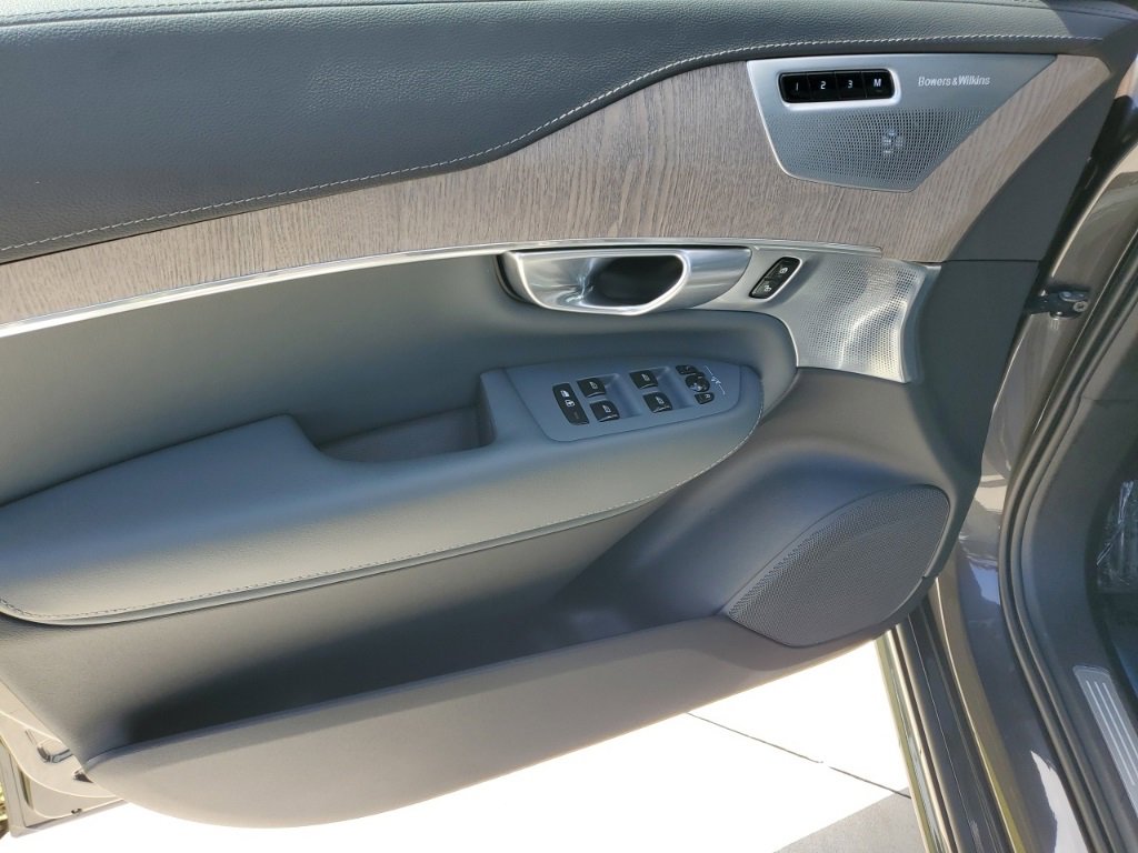 Used 2024 Volvo XC90 B6 Ultimate w/ Protection Package Premier image 15