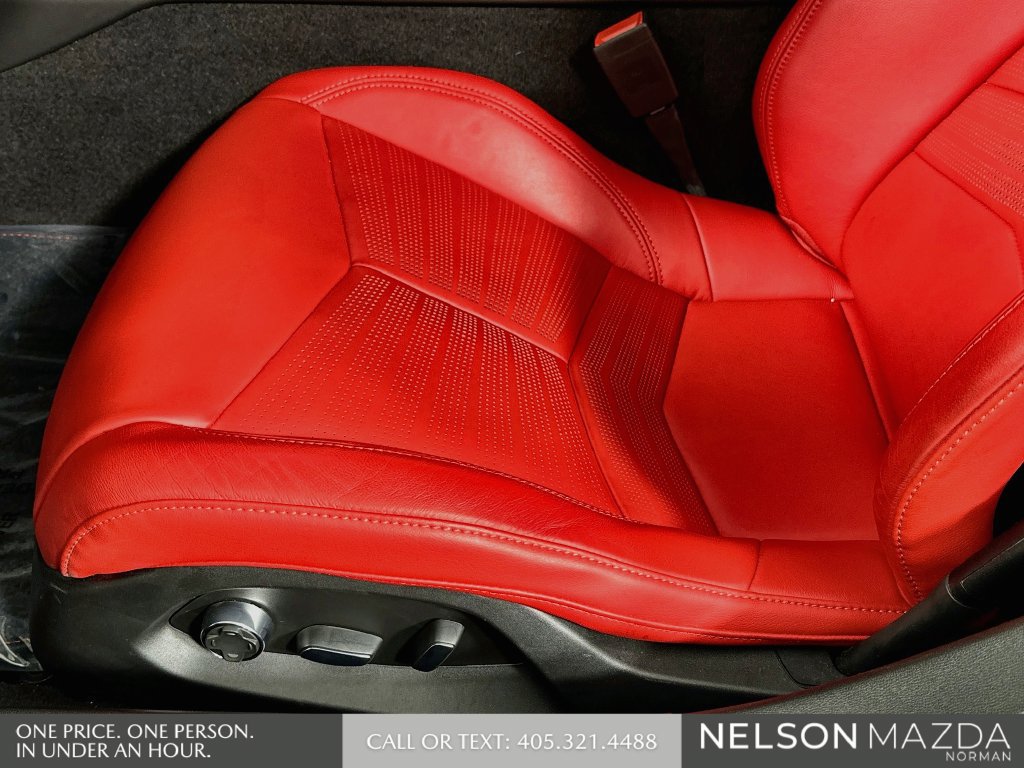 Used 2022 Chevrolet Corvette Stingray Premium Cpe w/ Z51 Performance Package RWD image 23