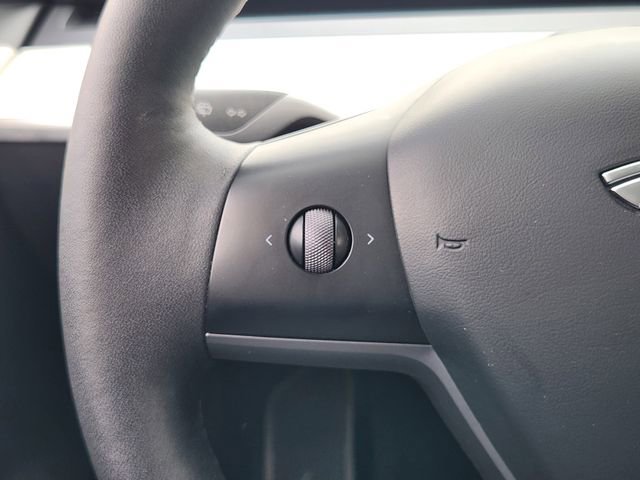 Used 2024 Tesla Model Y Long Range AWD/4WD image 21