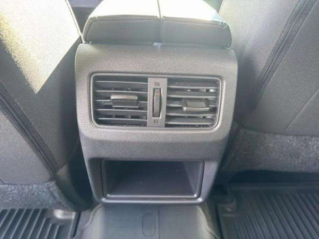 Used 2022 Nissan Rogue S image 27