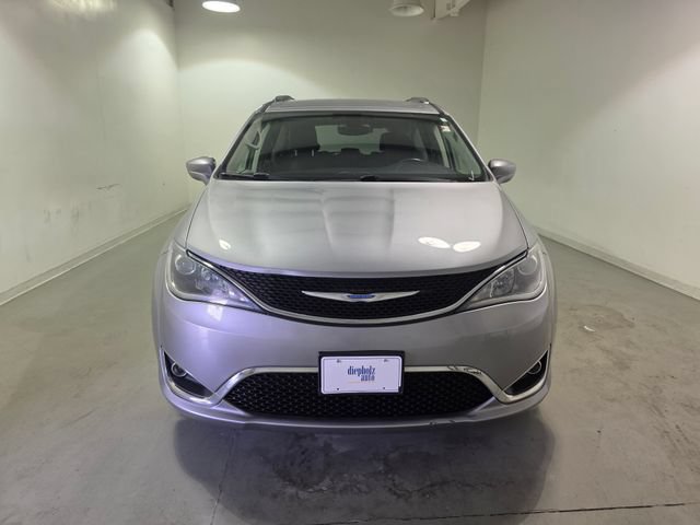Used 2018 Chrysler Pacifica Touring-L FWD image 2