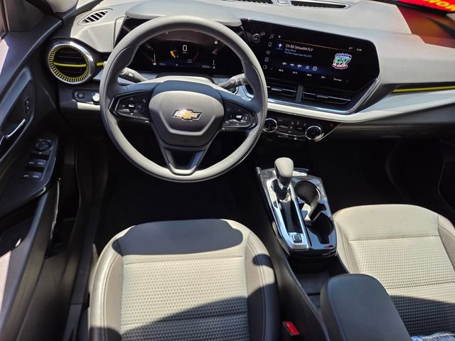 Certified 2025 Chevrolet Trax LT FWD image 12