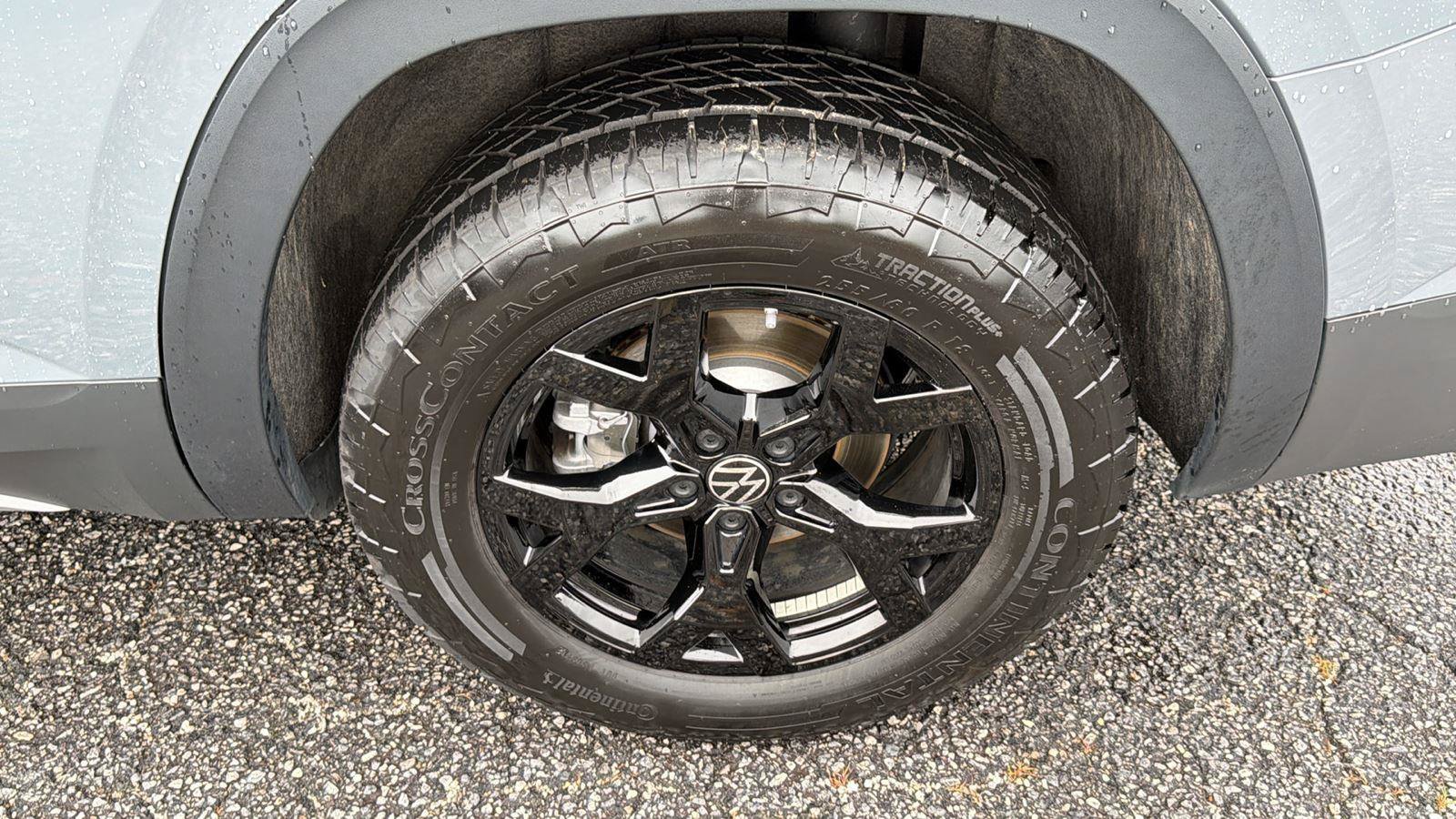 Used 2025 Volkswagen Atlas Peak Edition SE AWD/4WD image 9