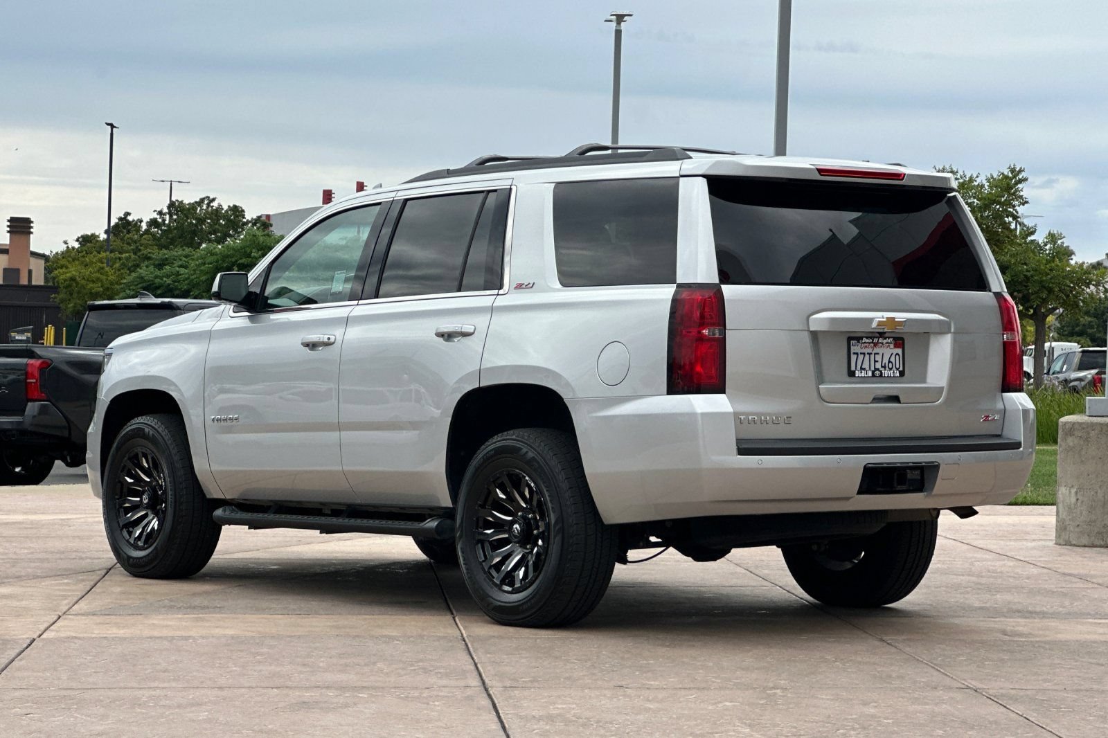 Used 2017 Chevrolet Tahoe LT w/ Luxury Package AWD/4WD image 6