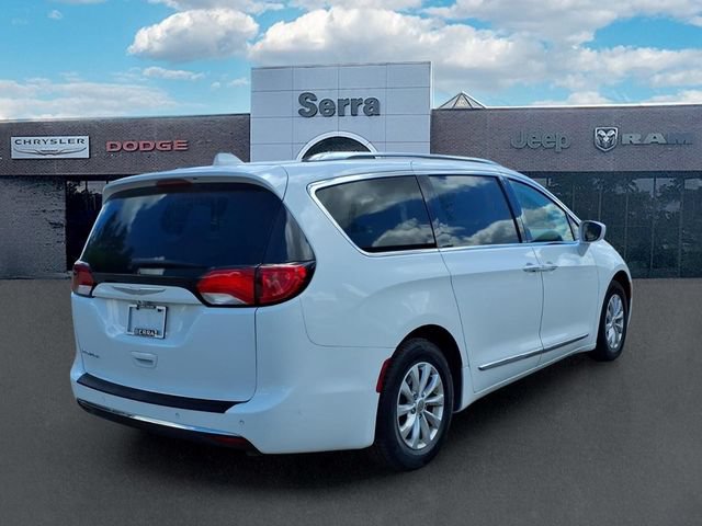 Used 2018 Chrysler Pacifica Touring-L Plus FWD image 7
