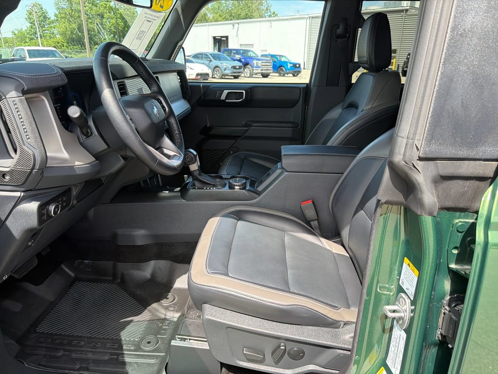 Used 2025 Ford Bronco Outer Banks AWD/4WD image 14