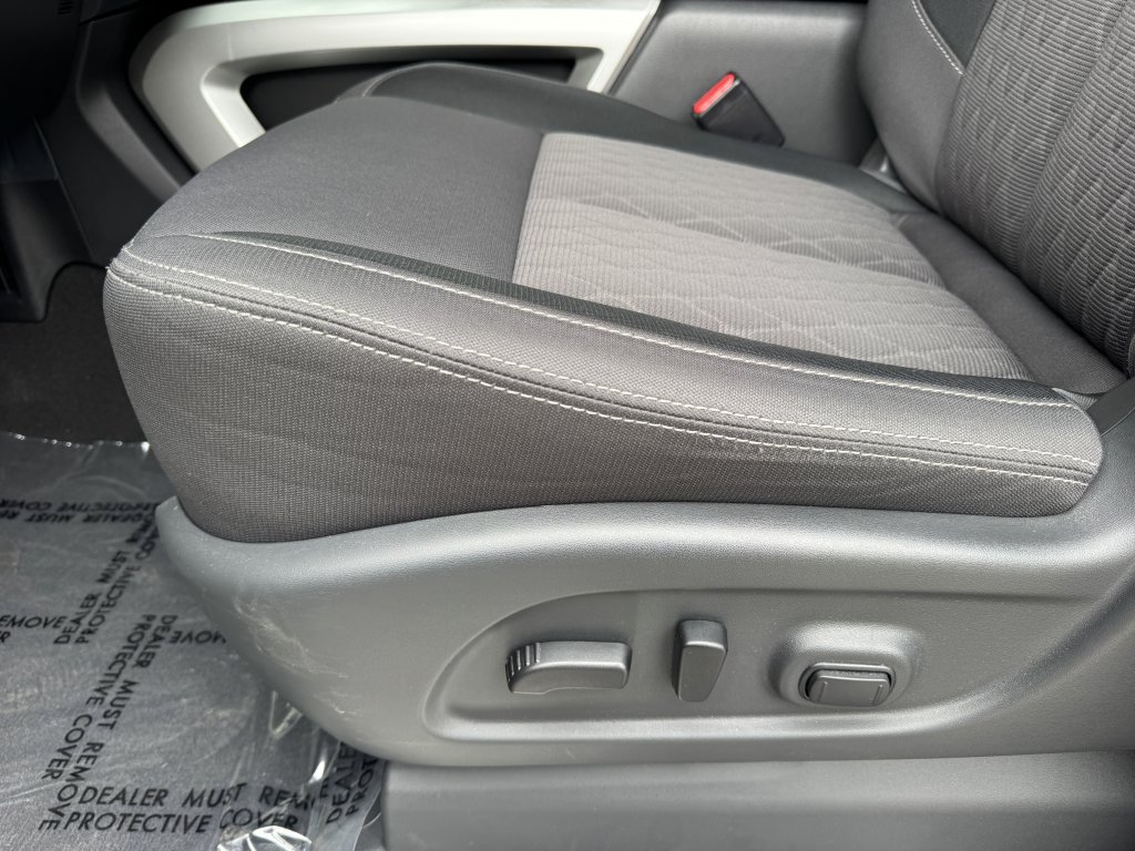 Used 2024 Nissan Titan SV w/ SV Convenience Package RWD image 33