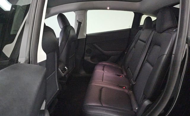 Used 2022 Tesla Model Y Long Range AWD/4WD image 17