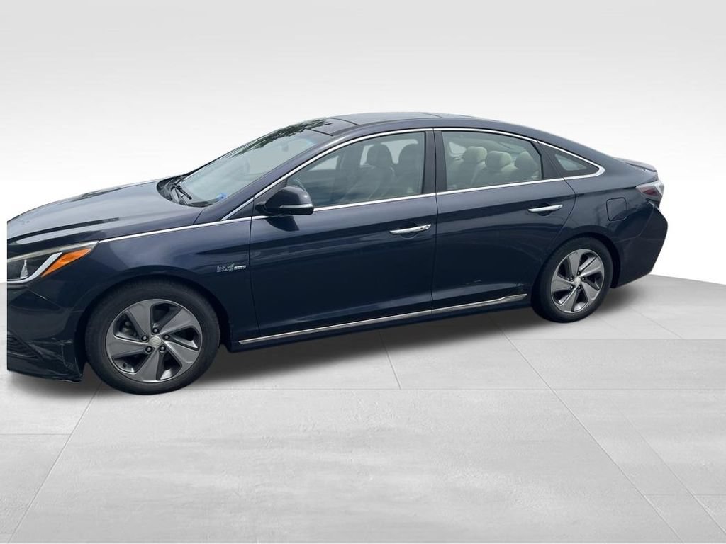 Used 2017 Hyundai Sonata Limited w/ Ultimate Package 02 FWD image 3