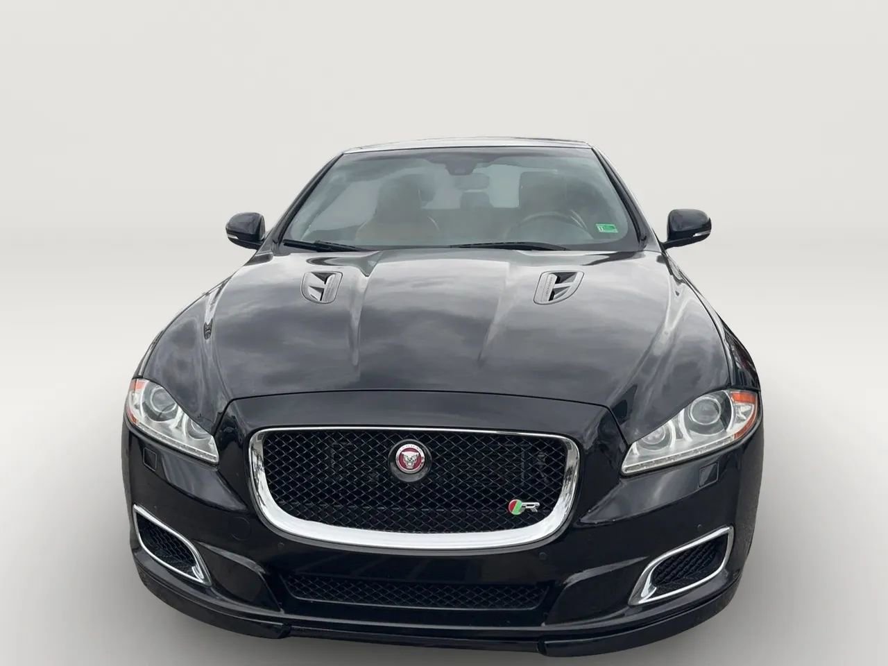 Used 2015 Jaguar XJ R image 2