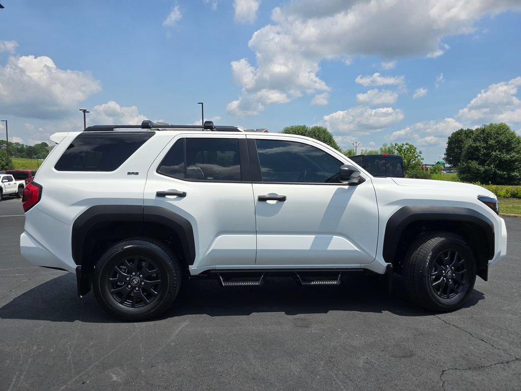 Used 2025 Toyota 4Runner SR5 AWD/4WD image 9