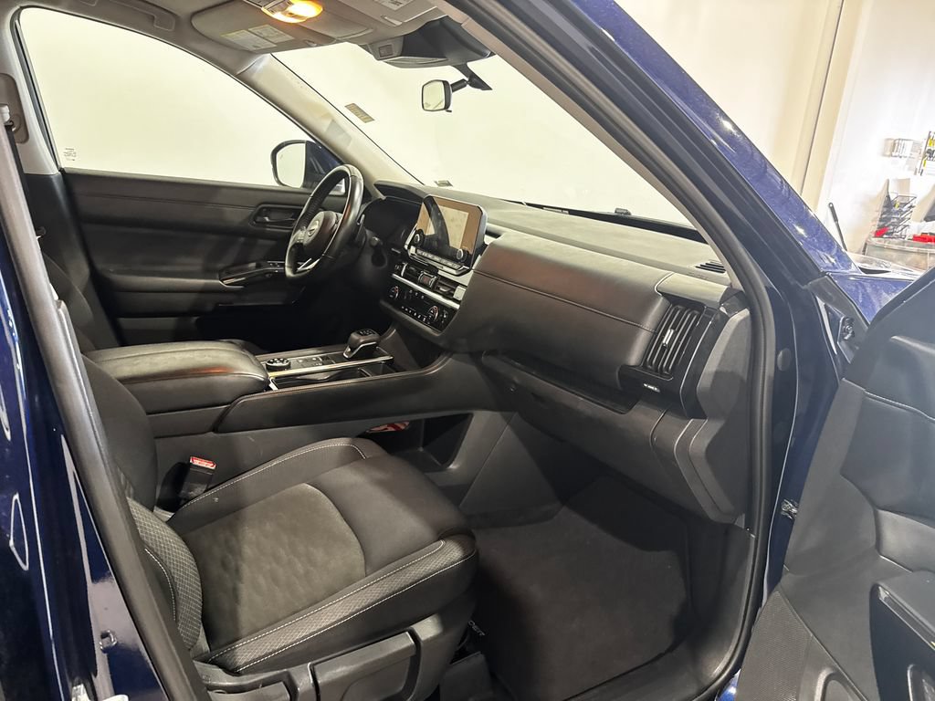 Used 2025 Nissan Pathfinder SV AWD/4WD image 24