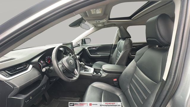 Used 2020 Toyota RAV4 XLE Premium image 11