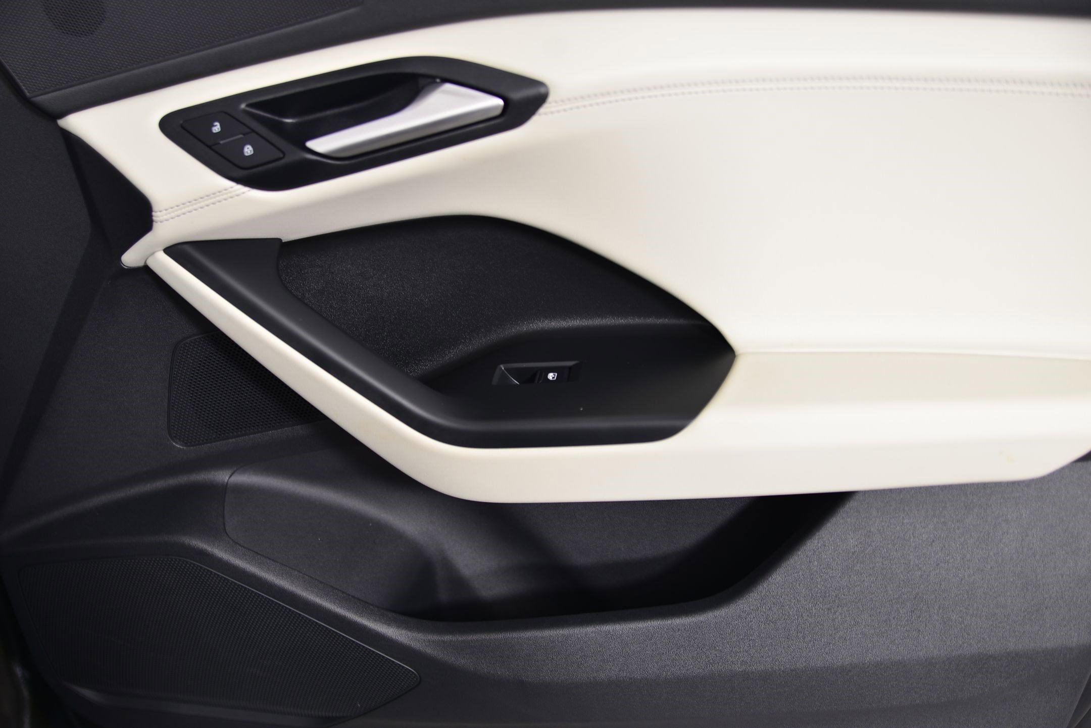 Certified 2025 Audi Q6 e-tron Premium w/ Convenience Package image 19