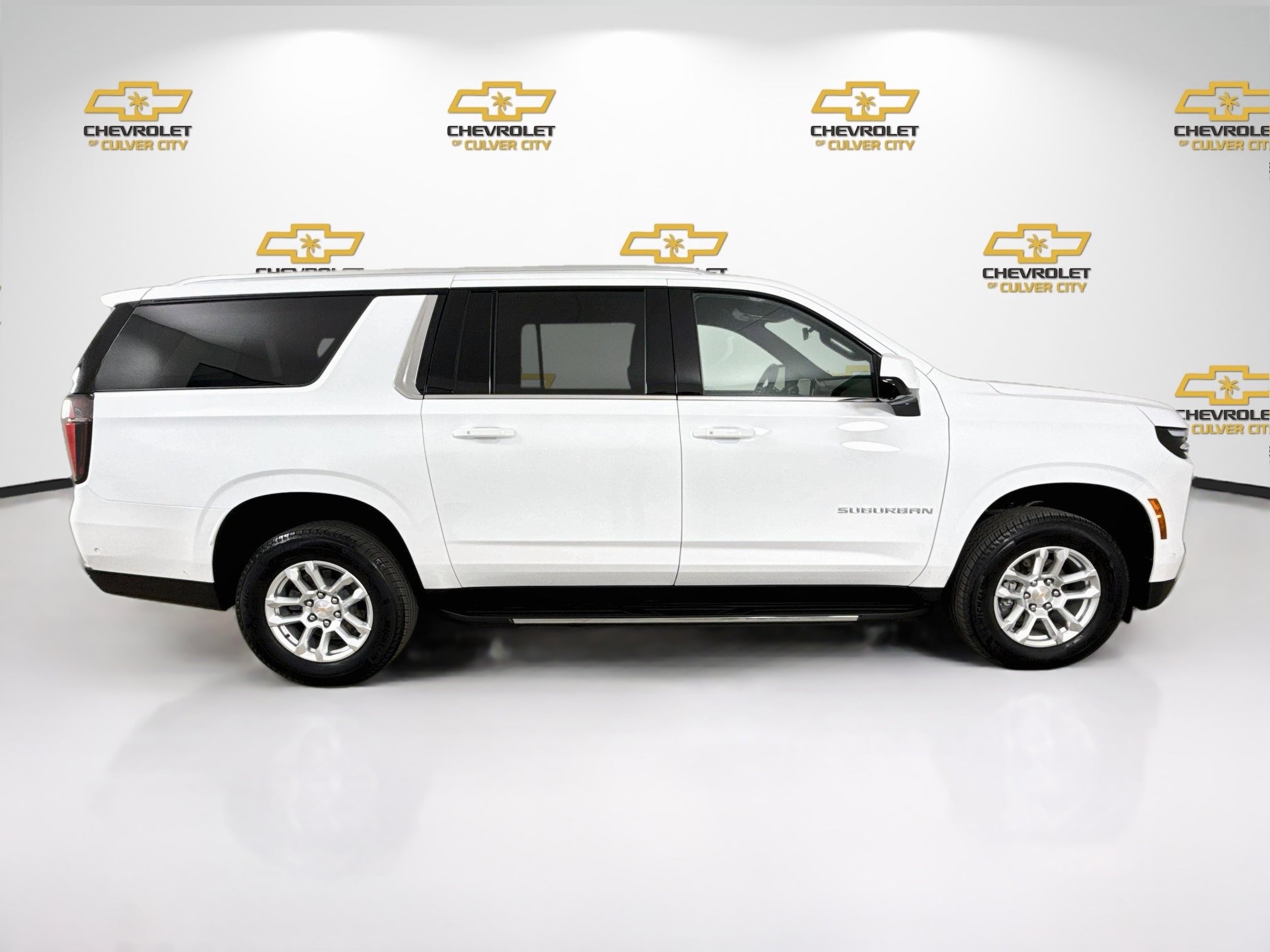 Used 2026 Chevrolet Suburban LS AWD/4WD image 9