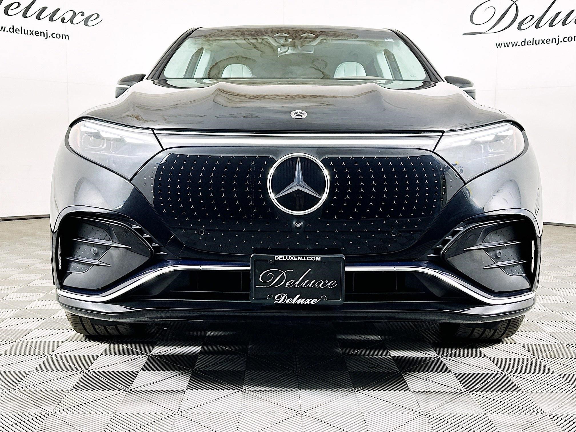 Used 2023 Mercedes-Benz EQS 580 4MATIC SUV image 2