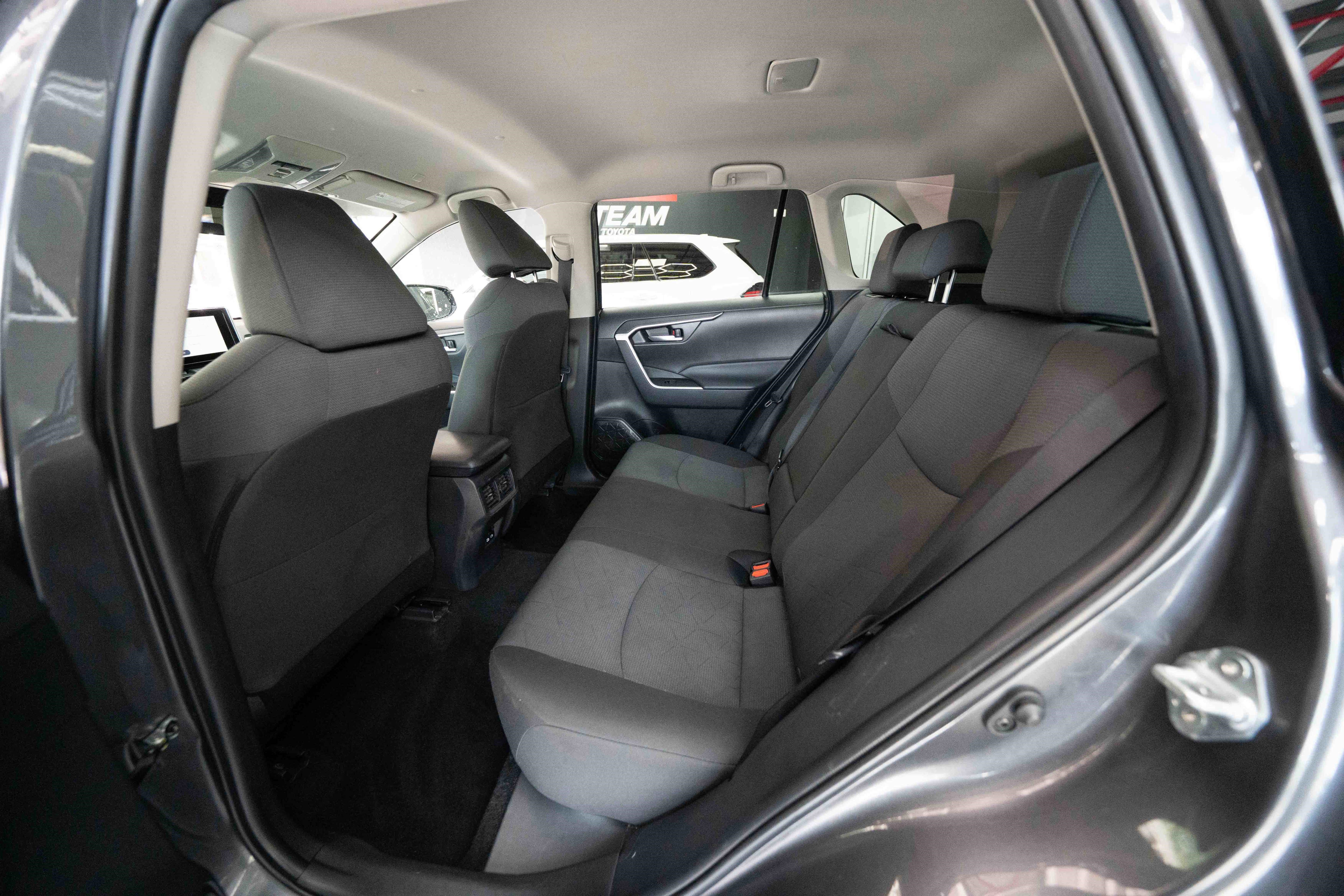 Used 2025 Toyota RAV4 XLE AWD/4WD image 23