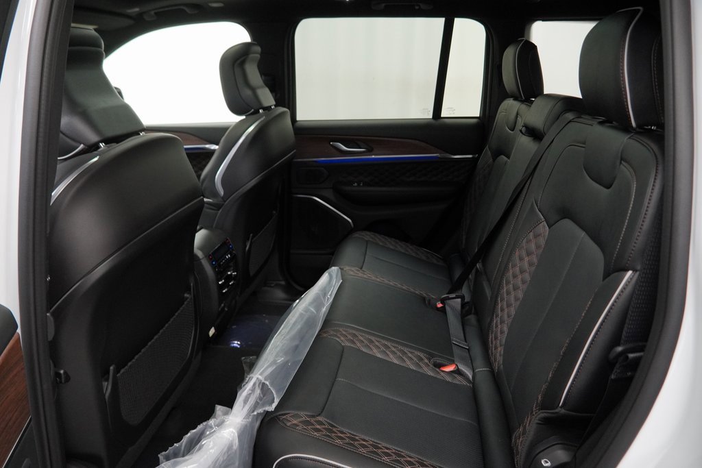 New 2025 Jeep Grand Cherokee Summit w/ Obsidian Package image 17