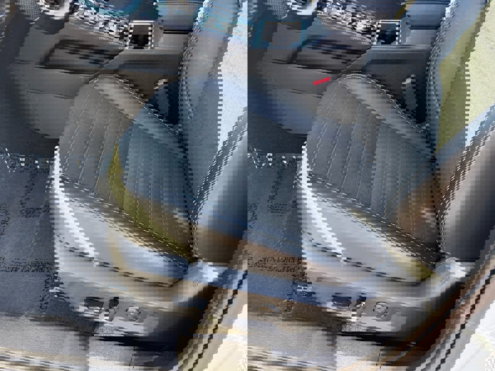 Used 2024 Mitsubishi Outlander 4WD Plug-In Hybrid image 15