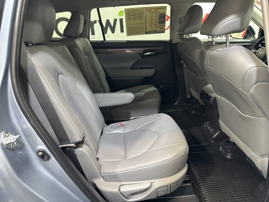 Used 2024 Toyota Highlander Platinum image 15