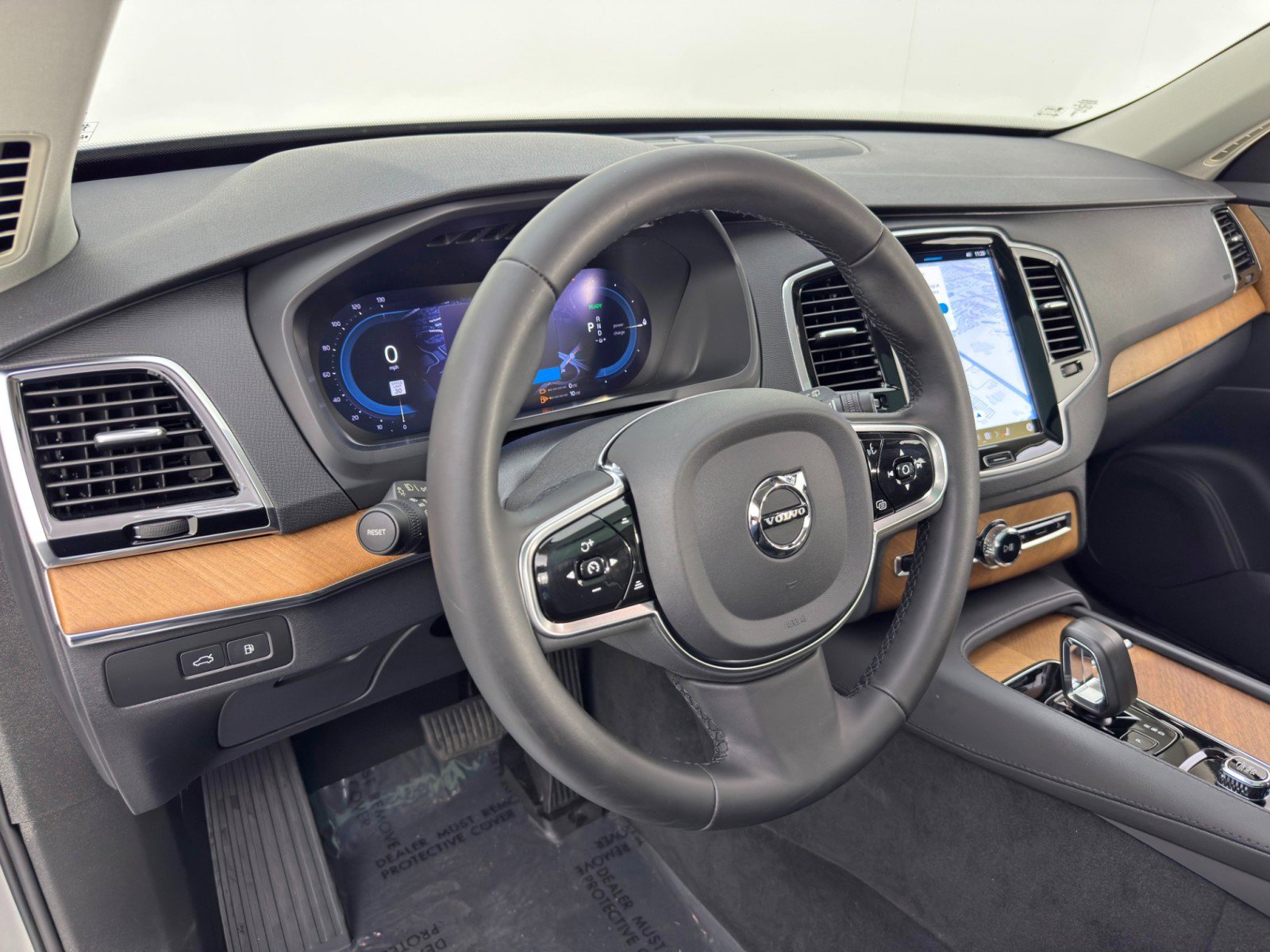 Used 2024 Volvo XC90 T8 Plus w/ Protection Package Premier image 14