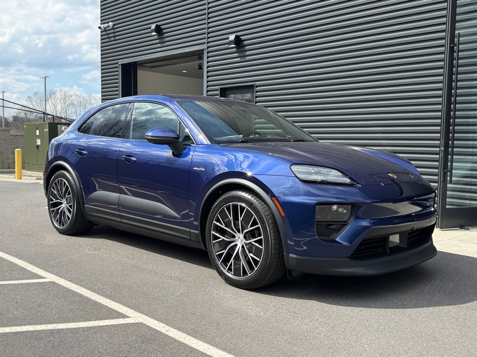 New 2026 Porsche Macan 4 Electric image 9