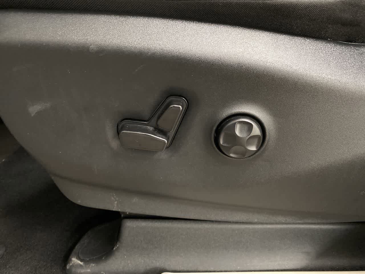 Used 2024 Chrysler Pacifica Touring-L FWD image 14