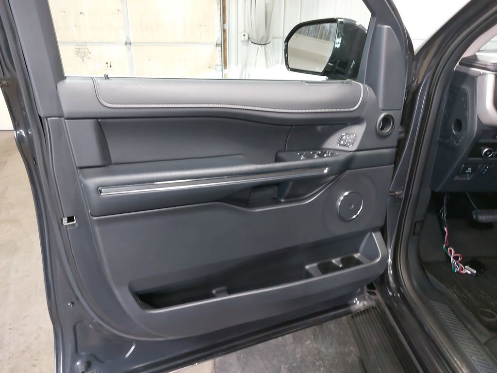 Used 2024 Ford Expedition XLT AWD/4WD image 29