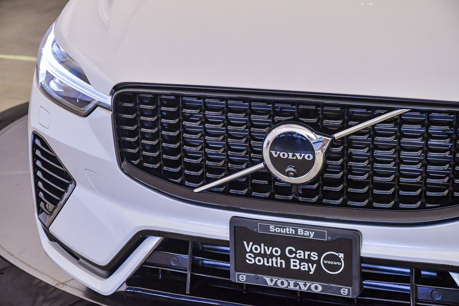 Used 2025 Volvo XC60 T8 Plus w/ Protection Package Premier image 7