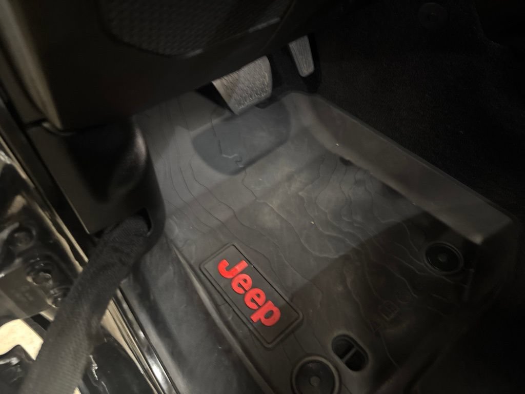 Used 2021 Jeep Gladiator Sport AWD/4WD image 23