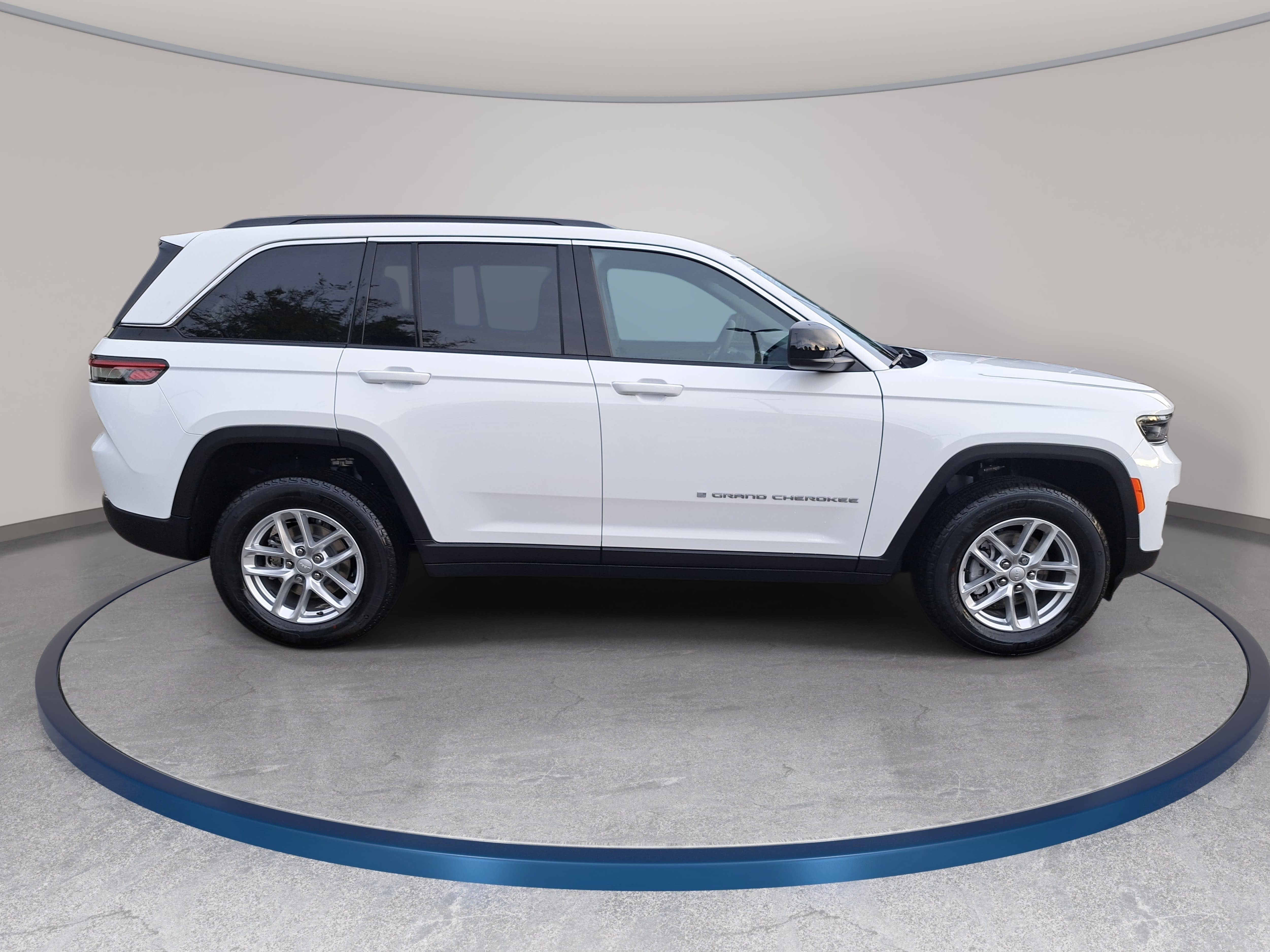 New 2026 Jeep Grand Cherokee Laredo AWD/4WD image 4
