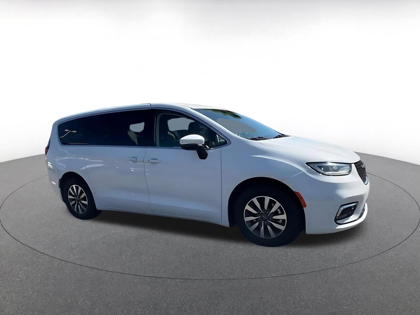 Used 2023 Chrysler Pacifica Touring-L FWD video 2