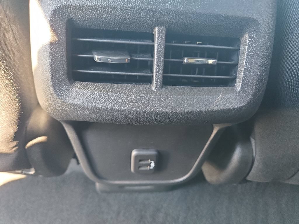 Used 2021 Chevrolet Equinox LT FWD image 18