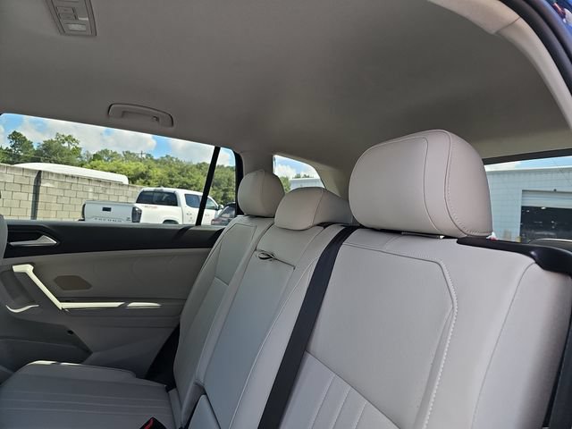 Used 2023 Volkswagen Tiguan SE FWD image 14