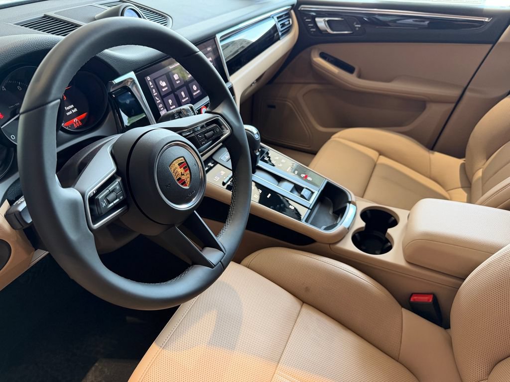 New 2026 Porsche Macan AWD/4WD image 4