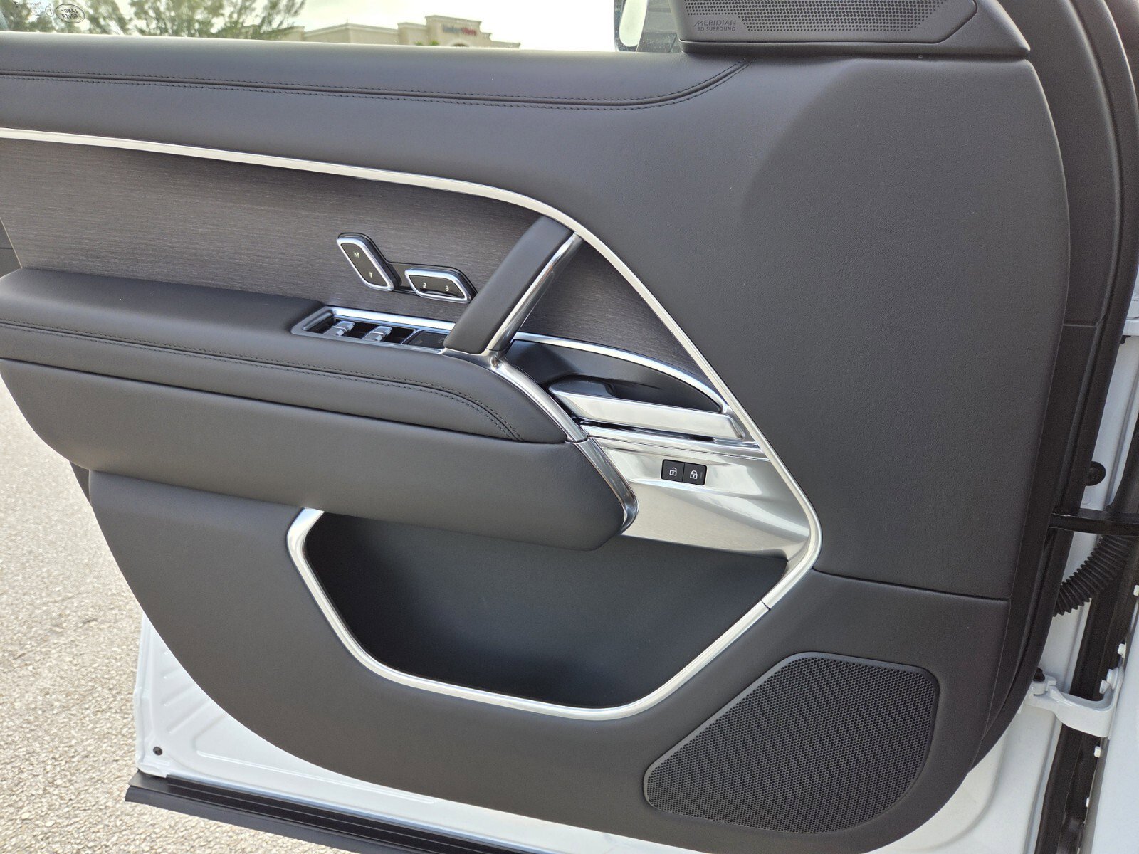 New 2025 Land Rover Range Rover SE image 15