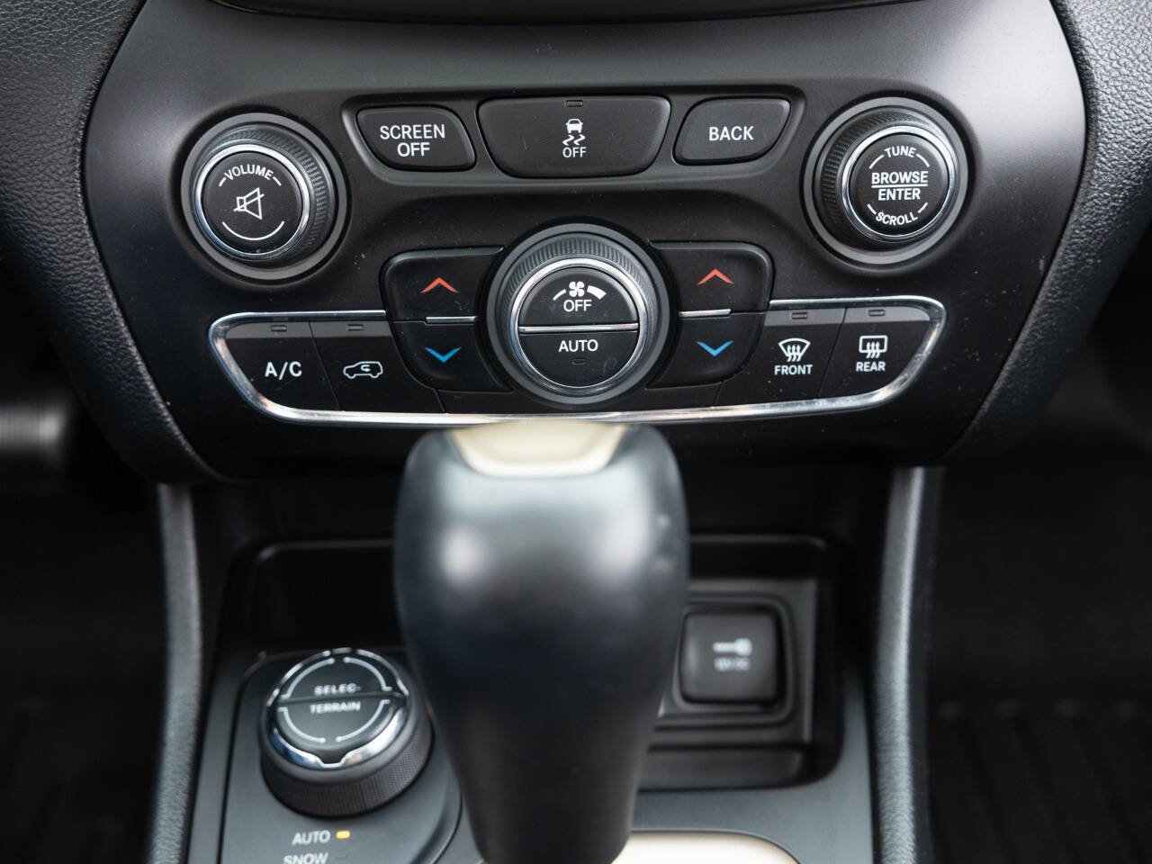 Used 2014 Jeep Cherokee Limited AWD/4WD image 36