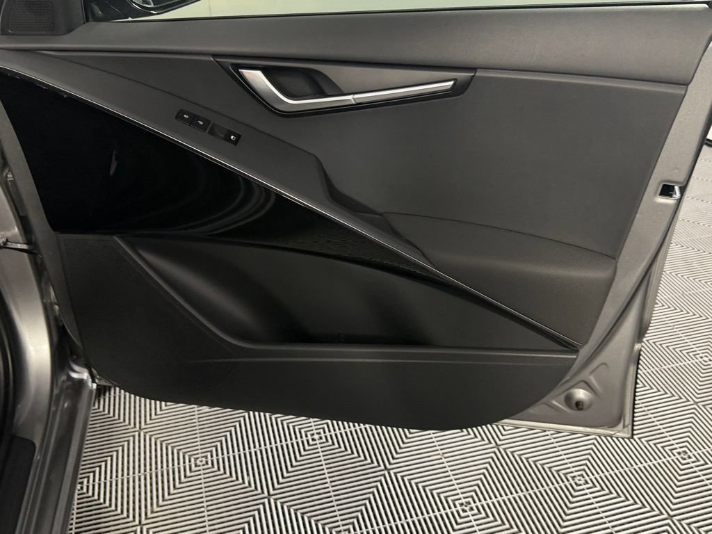 Used 2025 Kia Niro Wind w/ Wind Preserve Package FWD image 30